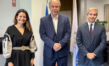 Presidente do BNDES, Aloízio Mercadante, com o diretor do BEI , João Fonseca Santos, e Joana Sarmento, da Comissão Europeia