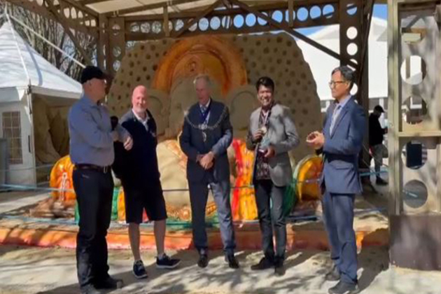 UK: Sand artist Sudarsan Pattnaik awarded "The Fred Darrington" for his contributions to art form