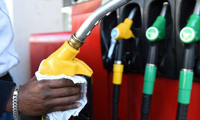 Oil prices fall as oversupply worries return Oil prices fall as oversupply worries return