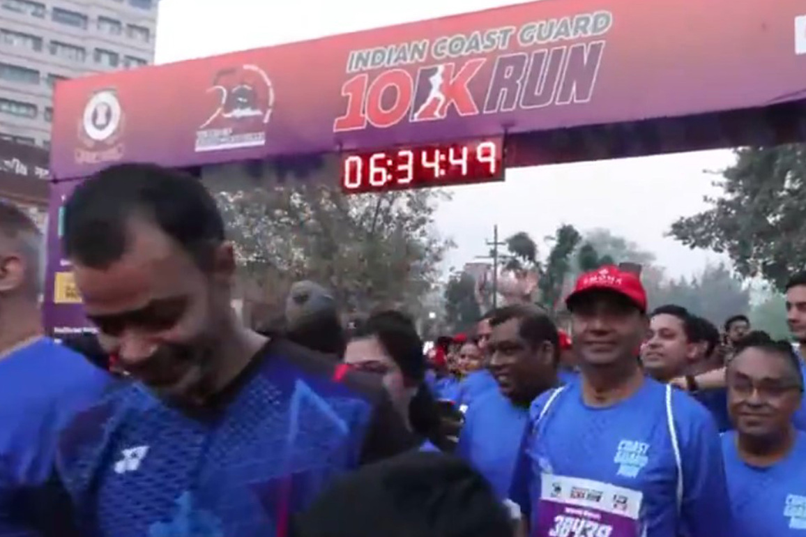 Uttar Pradesh: Large turnout at ICG 10K Run in Noida to mark Coast Guard's 50th Raising Day
