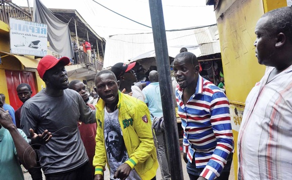Abamu ku basuubuzi abaalumbye ofi isi ya Kushaba. Abamu ku basuubuzi abaalumbye ofi isi ya Kushaba.