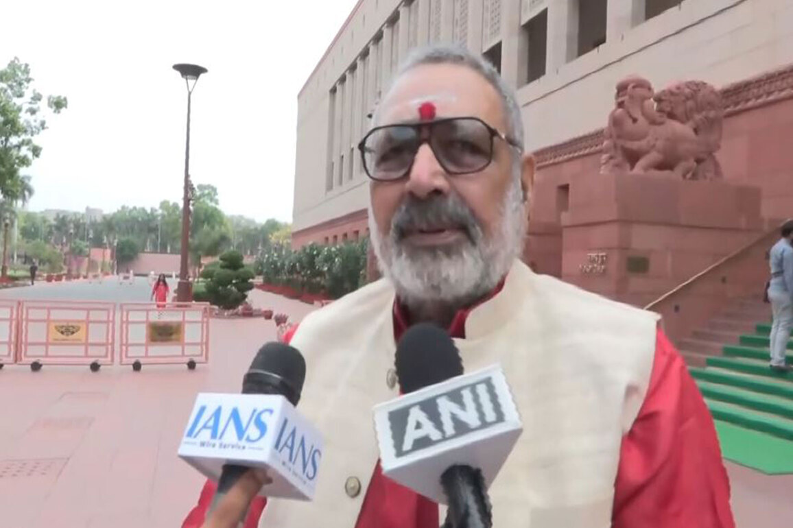 "PM Modi is dedicated to the nation...": Union Minister Giriraj Singh welcomes excise duty cut on petrol, diesel