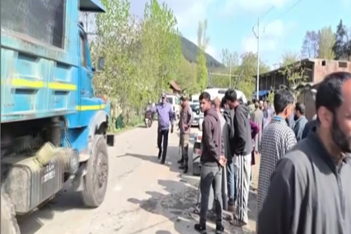 J-K: 1 dead, several injured in college bus accident in Kupwara