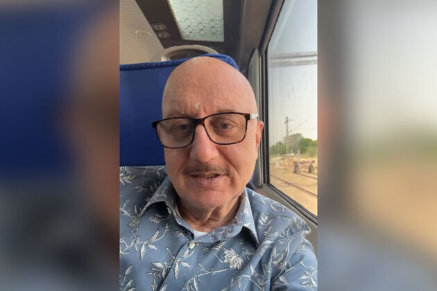 Anupam Kher supports PM Modi's resource conservation push, travels Jaipur to Delhi by train