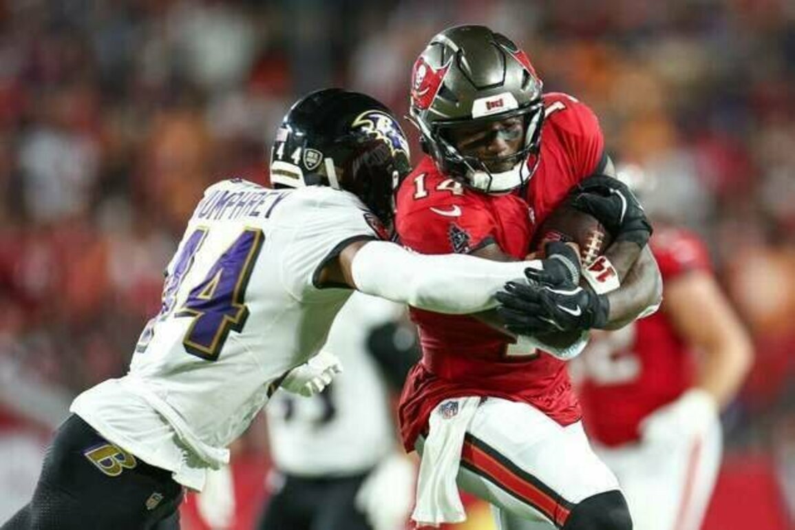 Bucs' Baker Mayfield, Chris Godwin, Tristan Wirfs active vs. Eagles