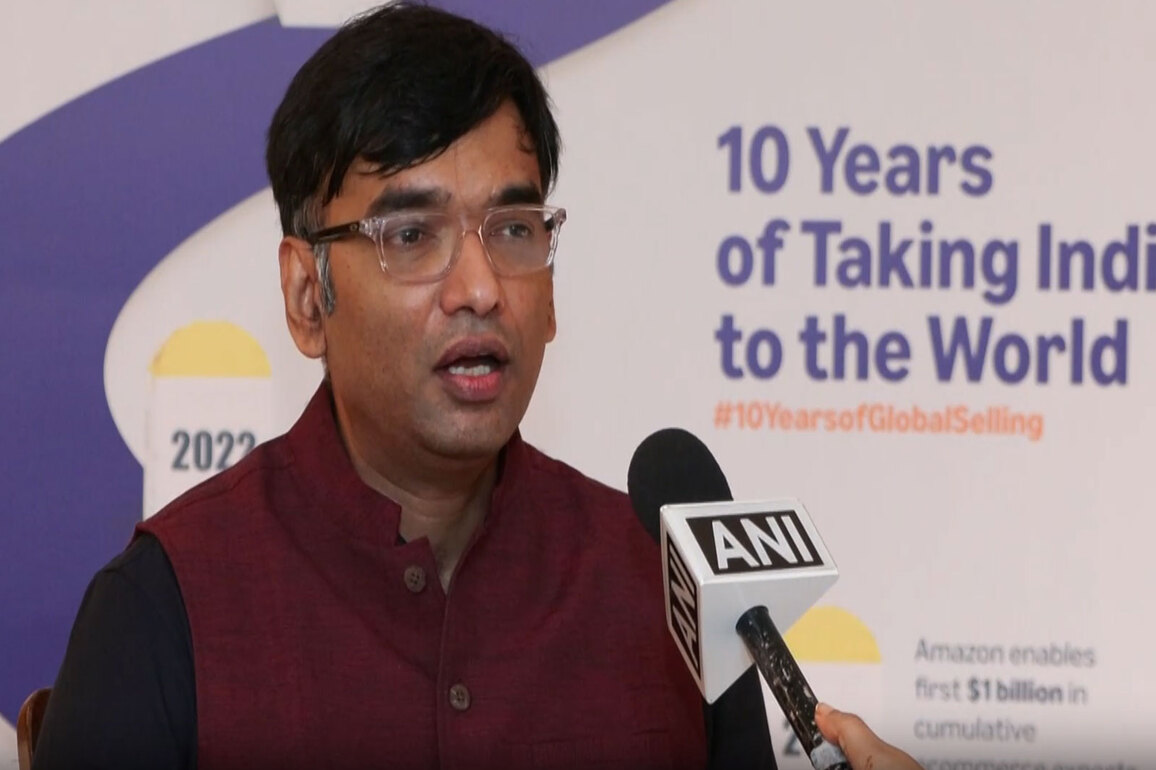 Amazon deepens ties with govt to boost e-commerce exports; signs MoUs with FIEO and Gujarat MSME body