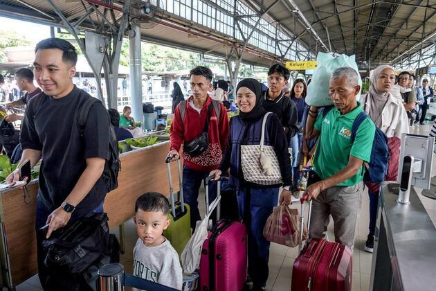 Indonesians prepare for Eid homecoming migration