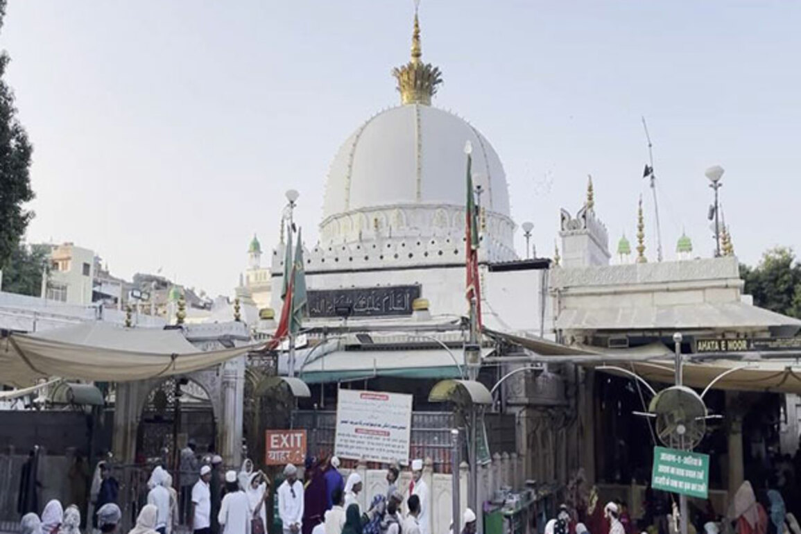 Delhi HC stays CAG audit of Khadim's society in Ajmer Sharif Dargah