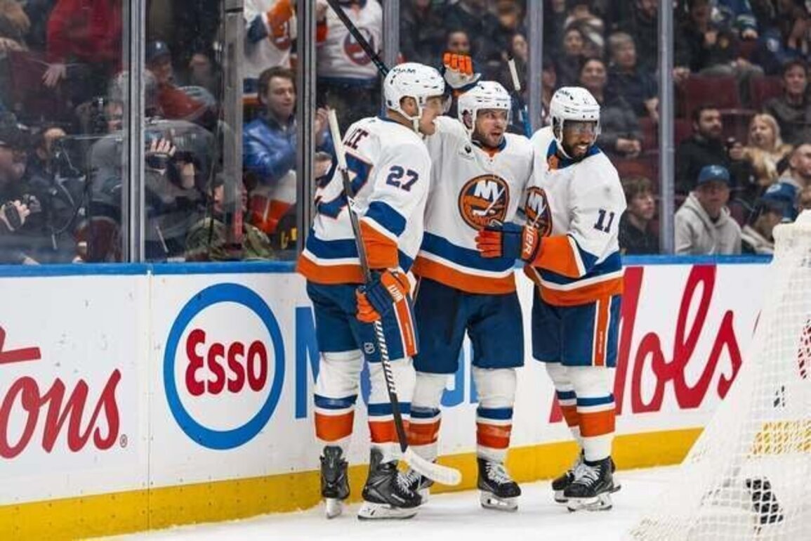 Anthony Duclair, Islanders hand Canucks 11th straight loss