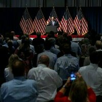 Vance flips middle finger during party speech 