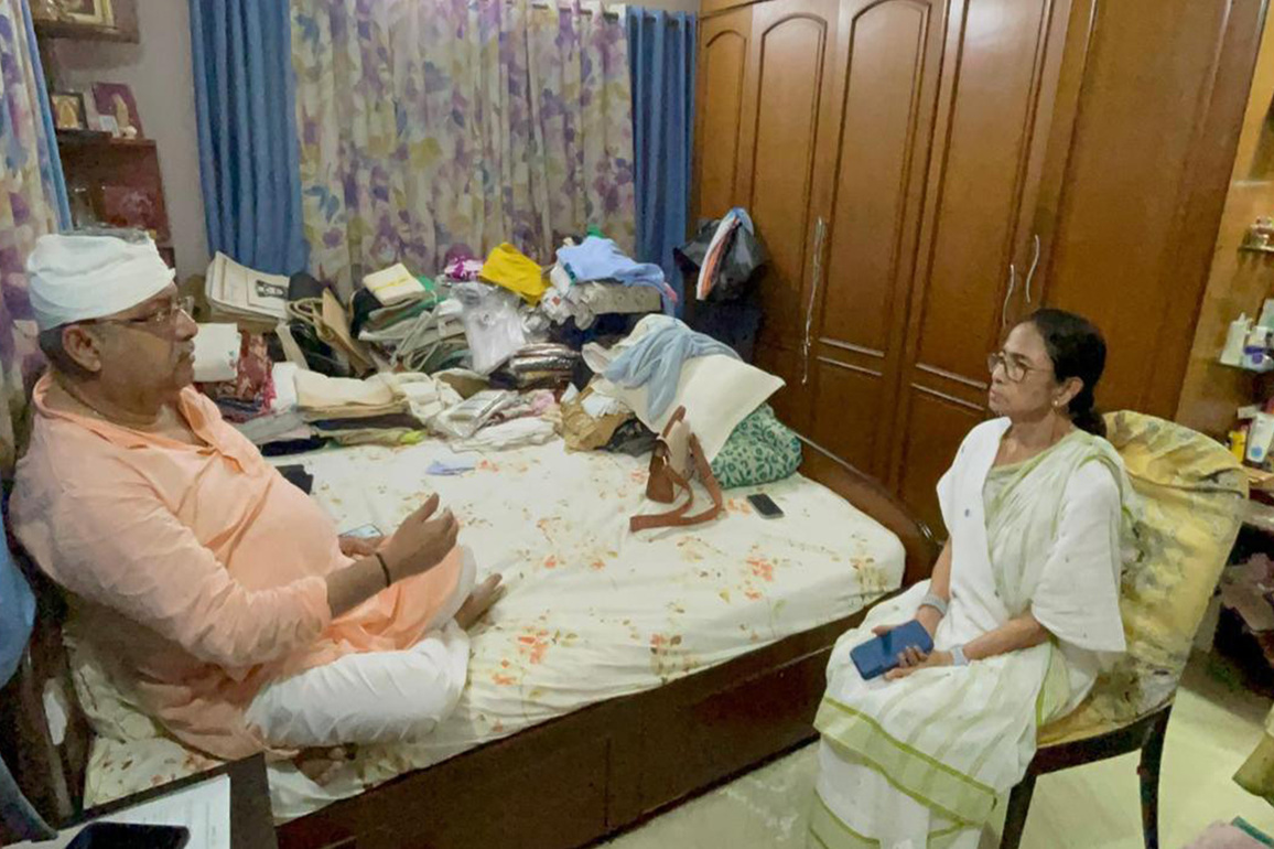 Mamata Banerjee meets Kalyan Banerjee after alleged attack on TMC MP in Hooghly