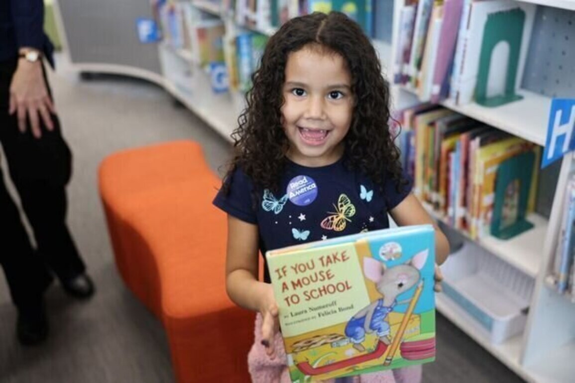 Educators promote reading for AZ kids during National Literacy Month 