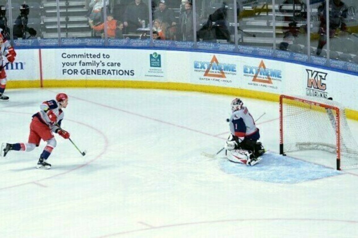 Fort Leavenworth officer joins Kansas City area professional hockey teams on the ice