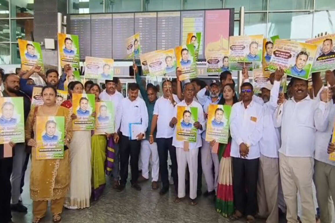 Power politics peaks in Karnataka, Dalit community wants Dy CM post for Muniyappa; Lingayat seer pitches for Ishwar Khandre