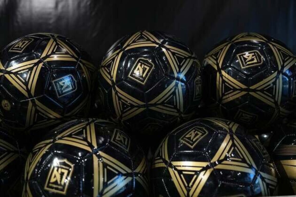 CONCACAF Champions Cup: Late free-kick goal gives LAFC semifinal edge