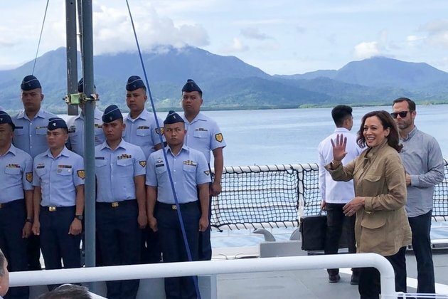 US VP Harris Flying to Philippine Island Near Disputed Sea