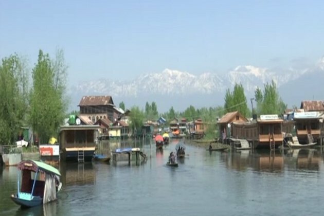 Tourism in Kashmir hit by second wave of COVID in country