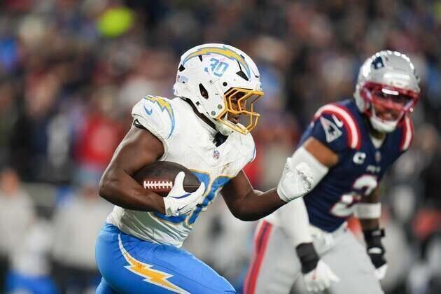 Chargers RB Kimani Vidal signs 1-year tender to stay with team