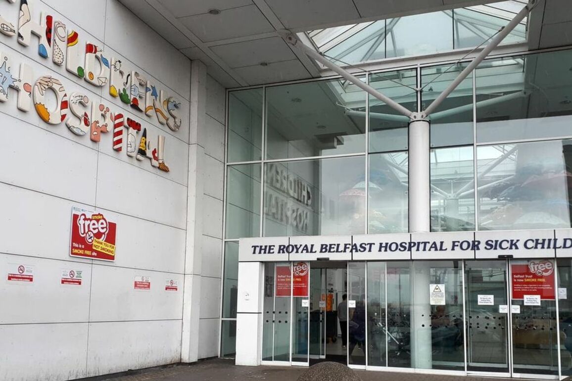 Deaf NI family 'feel let down again' over lack of emergency access to interpreters