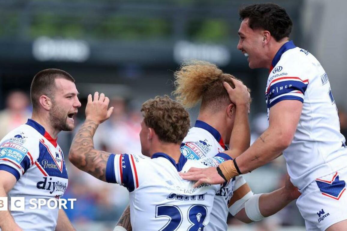 Super League- Wakefield Trinity 72-10 Salford Red Devils - record-equalling win for Trinity