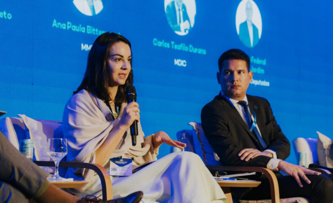 Secretária Ana Paula Bittencourt no Seminário Internacional de Minerais Críticos e Estratégicos 2026 MME