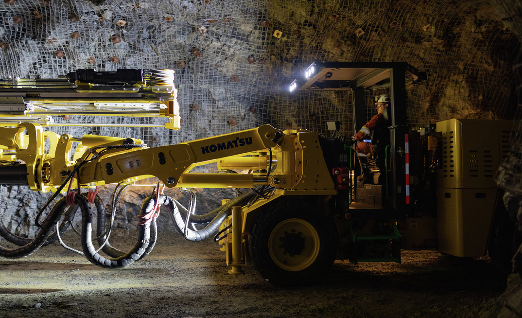 Komatsu launches a new line of medium-size class face Komatsu launches a new line of medium-size class face