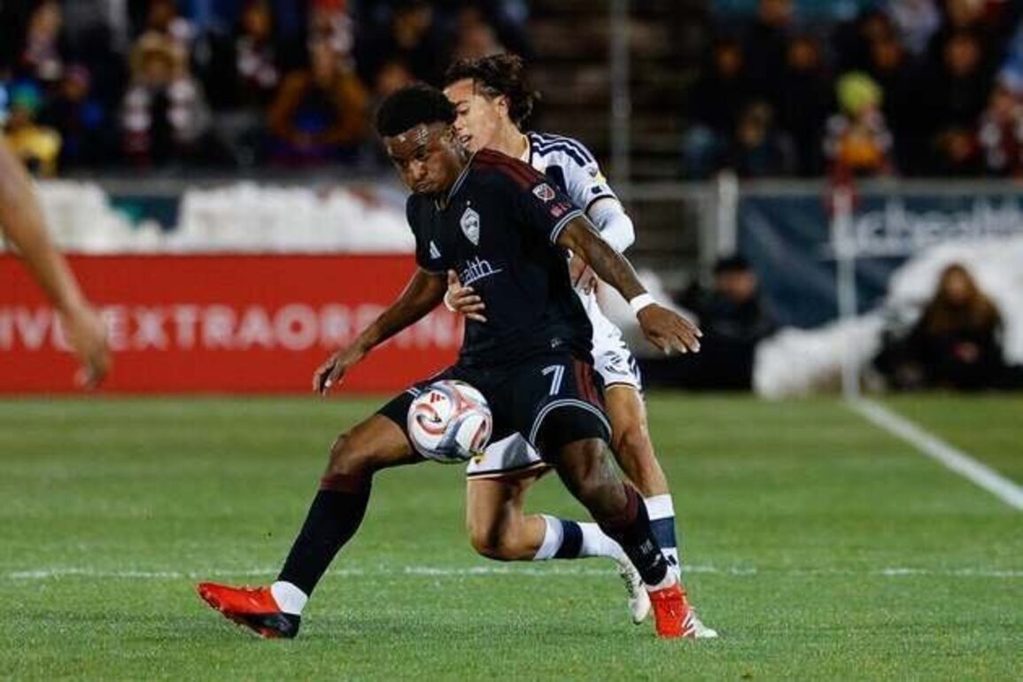 Rapids pull away late from 10-man Galaxy for 2nd straight win