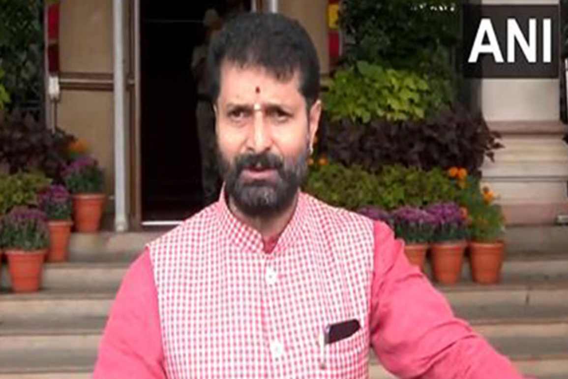 "Traitors get mercy from Congress high command, but not patriots": BJP's CT Ravi on DK Shivakumar apologising for singing RSS anthem