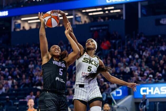 Rickea Jackson, Sky overcome slow start, stop Valkyries