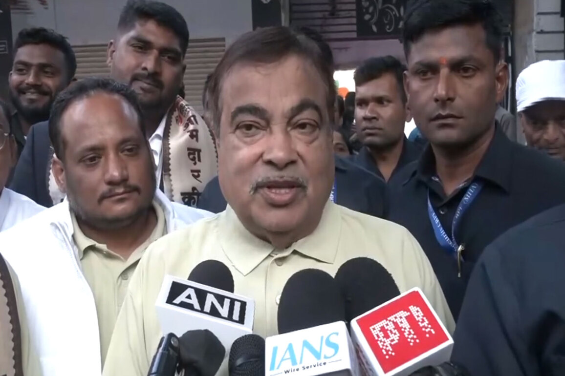 Maharashtra: Union Minister Nitin Gadkari flags off 'Atal Run-2025' on Atal Bihari Vajpayee's 101st birth anniversary
