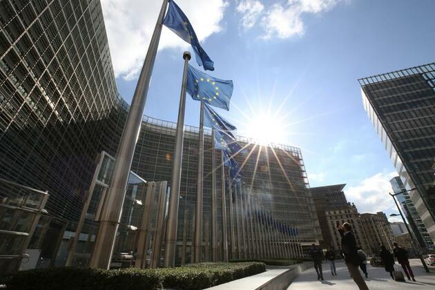 EU ministers approve creation of 150-bln-euro arms fund