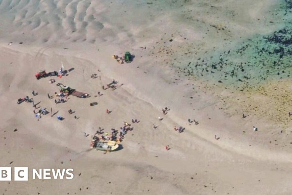 'World's shortest festival' brings buzz to Isles of Scilly