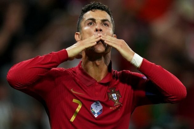 Ronaldo becomes joint top-scorer in men's football