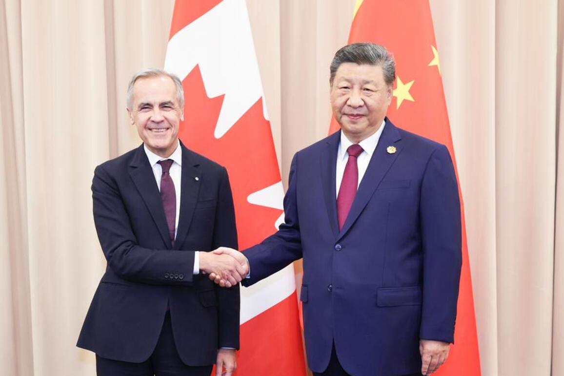 Xi's Album | Xi meets Canadian PM