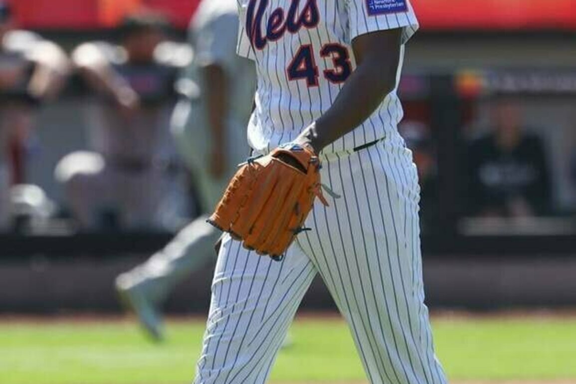 Mets option Huascar Brazoban, sign fellow RHP Chris Devenski