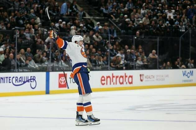 NHL roundup: Isles' Matthew Schaefer makes history with OT winner