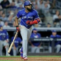 Blue Jays dominate Yankees to extend lead in AL East