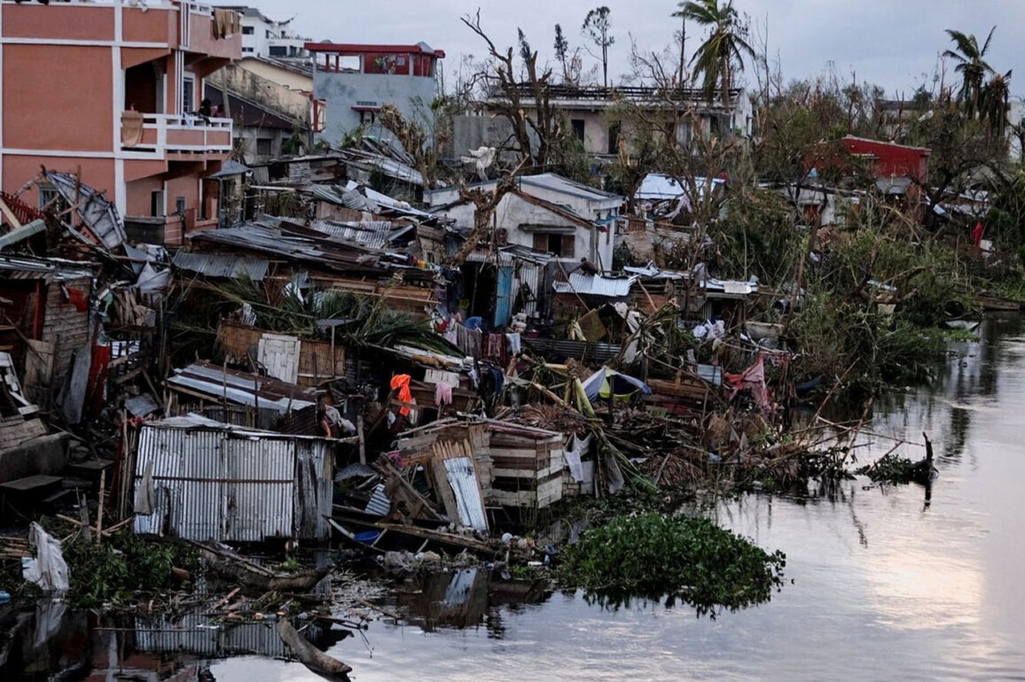 Cyclone Gezani kills four in Mozambique
