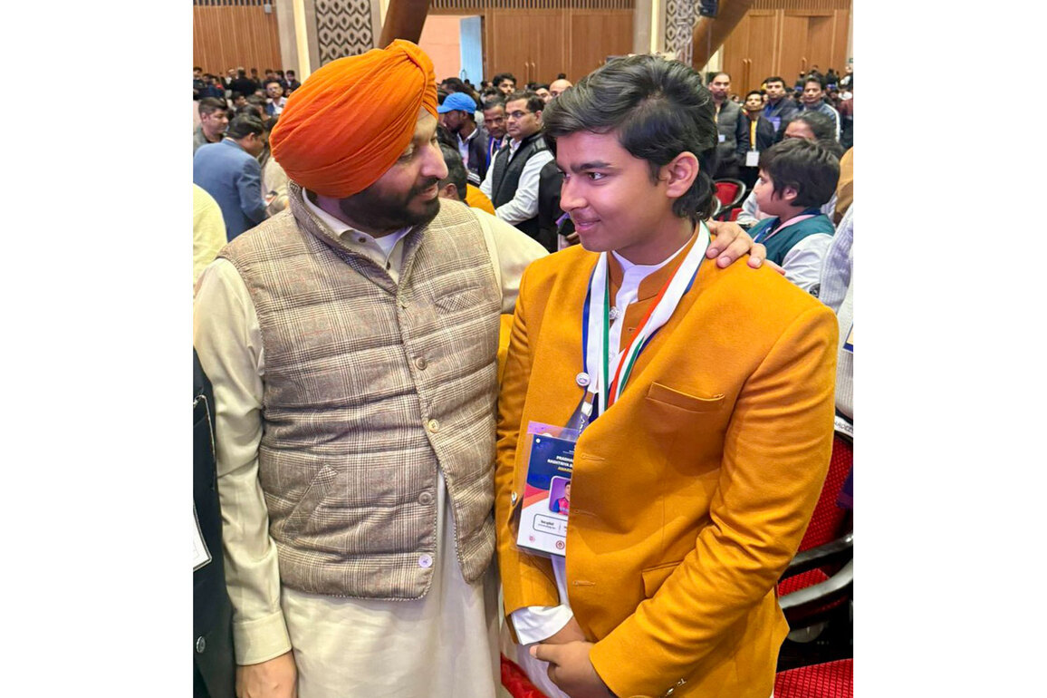 MoS Railways Ravneet Singh Bittu meets cricketer Vaibhav Suryavanshi