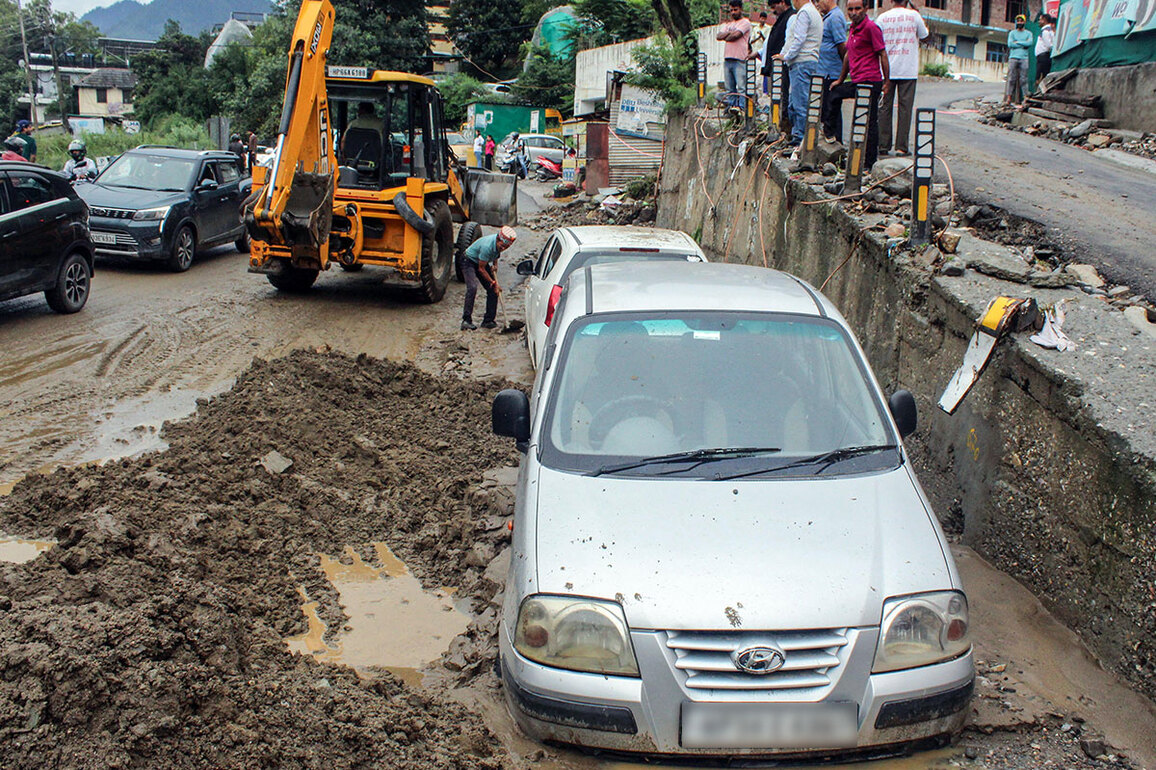 Heavy rain batters Himachal: 130 roads shut in Kullu, 68 more blocked across state