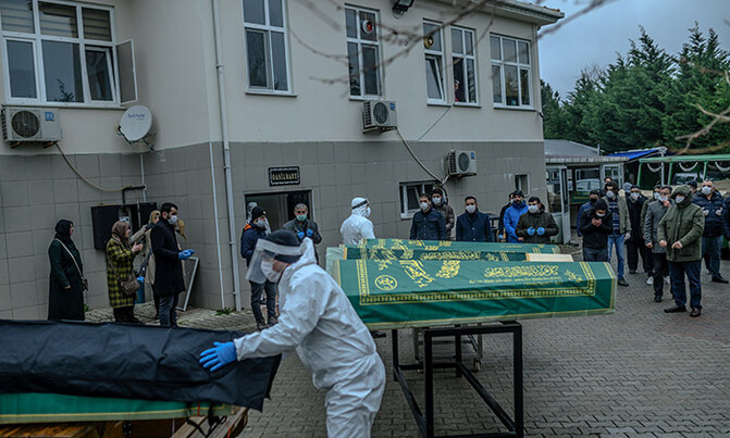 One Turkish doctor dies, over 600 health workers infected One Turkish doctor dies, over 600 health workers infected