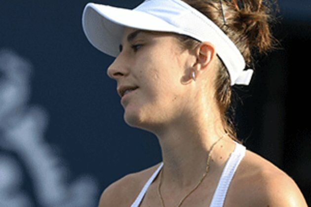 Bencic soars, then crashes in Dubai