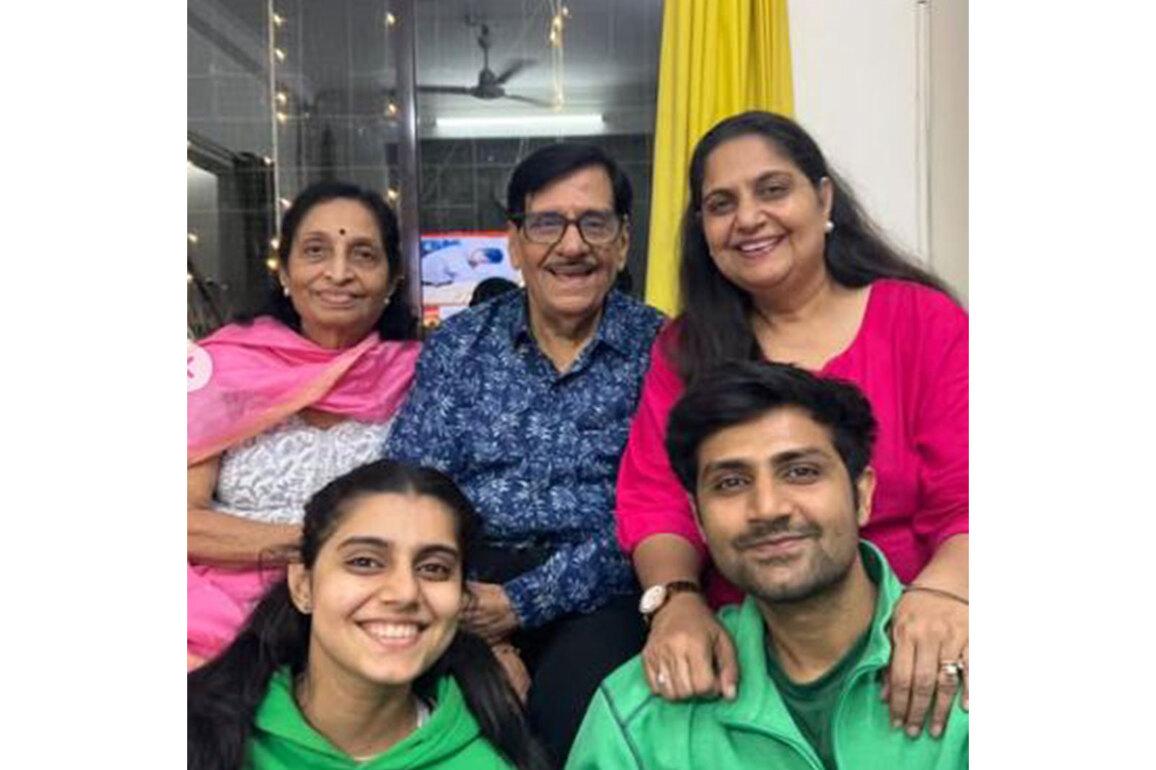 'Khichdi' actress Vandana Pathak expresses pride as her dad Arvind Vaidya honoured with Padma Shri