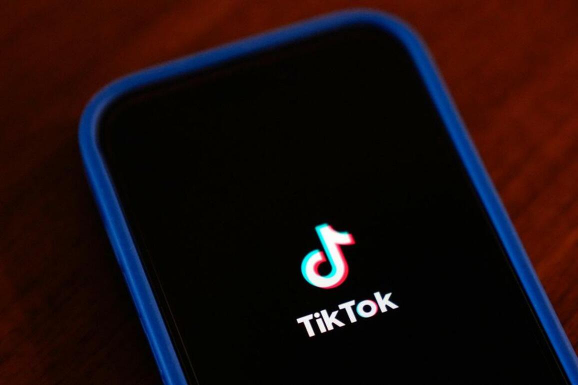 Trump gives TikTok 75 more days to find a US buyer