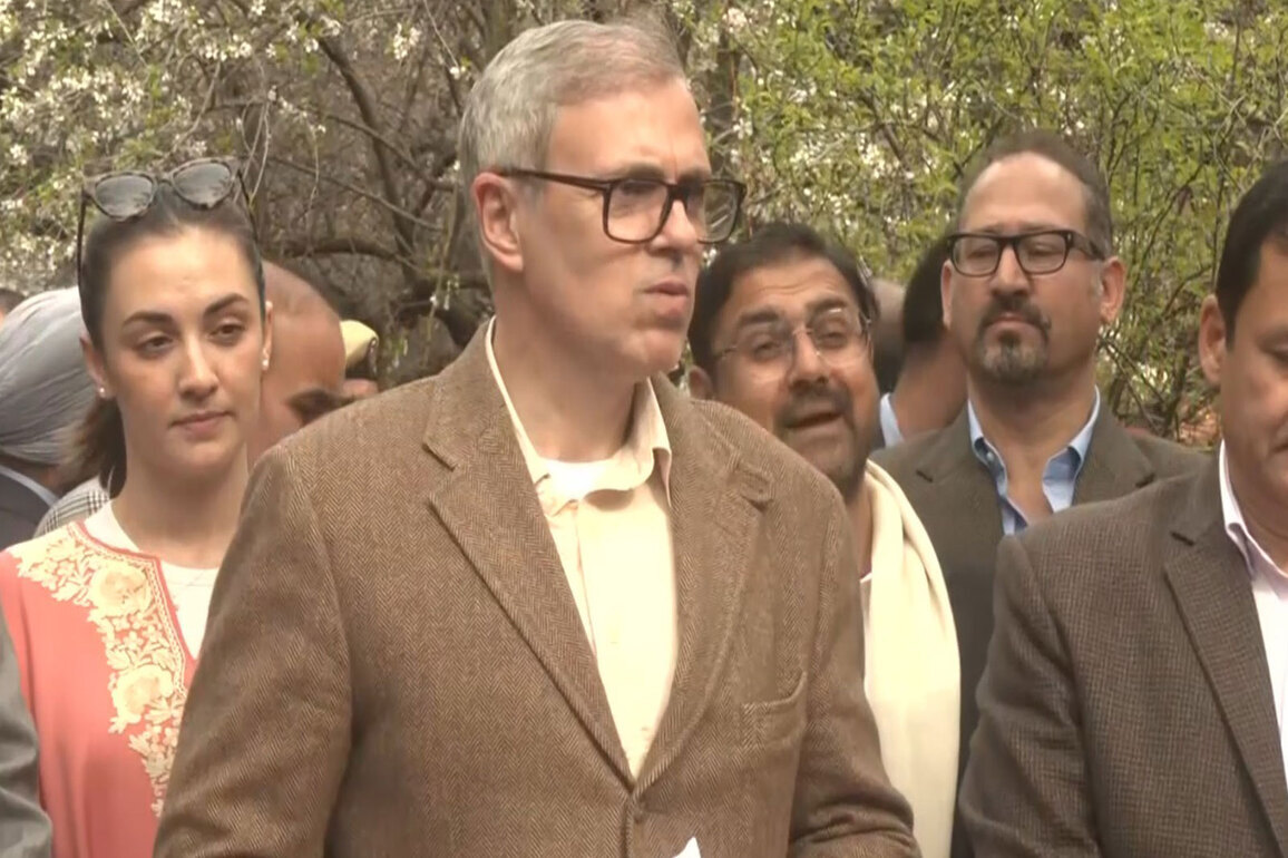 "Hope large number of people will come and enjoy beauty of Kashmir": Omar Abdullah inaugurates Almond Blossom Festival