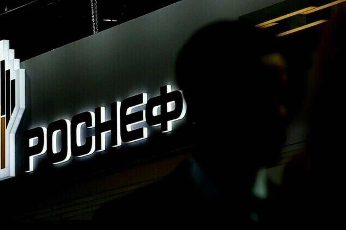 UK tightens sanctions against Russias largest oil firms