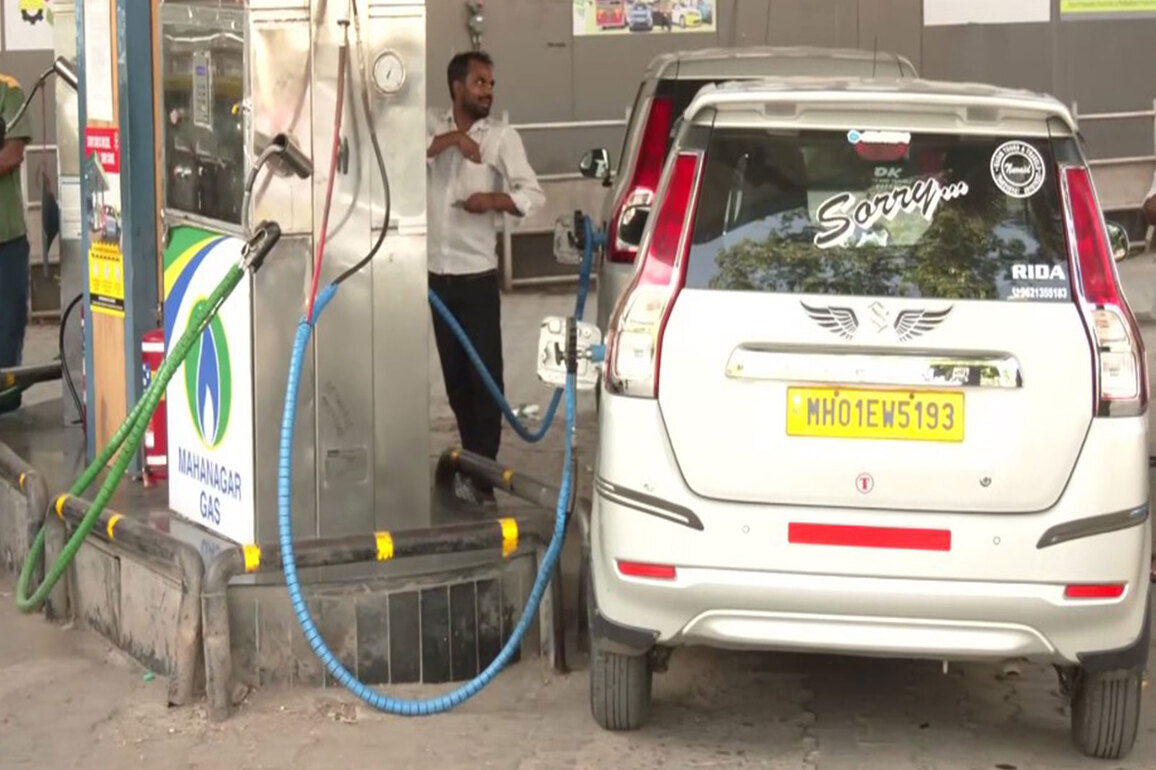 Mumbai cab drivers voice distress as CNG rises to Rs 86/kg