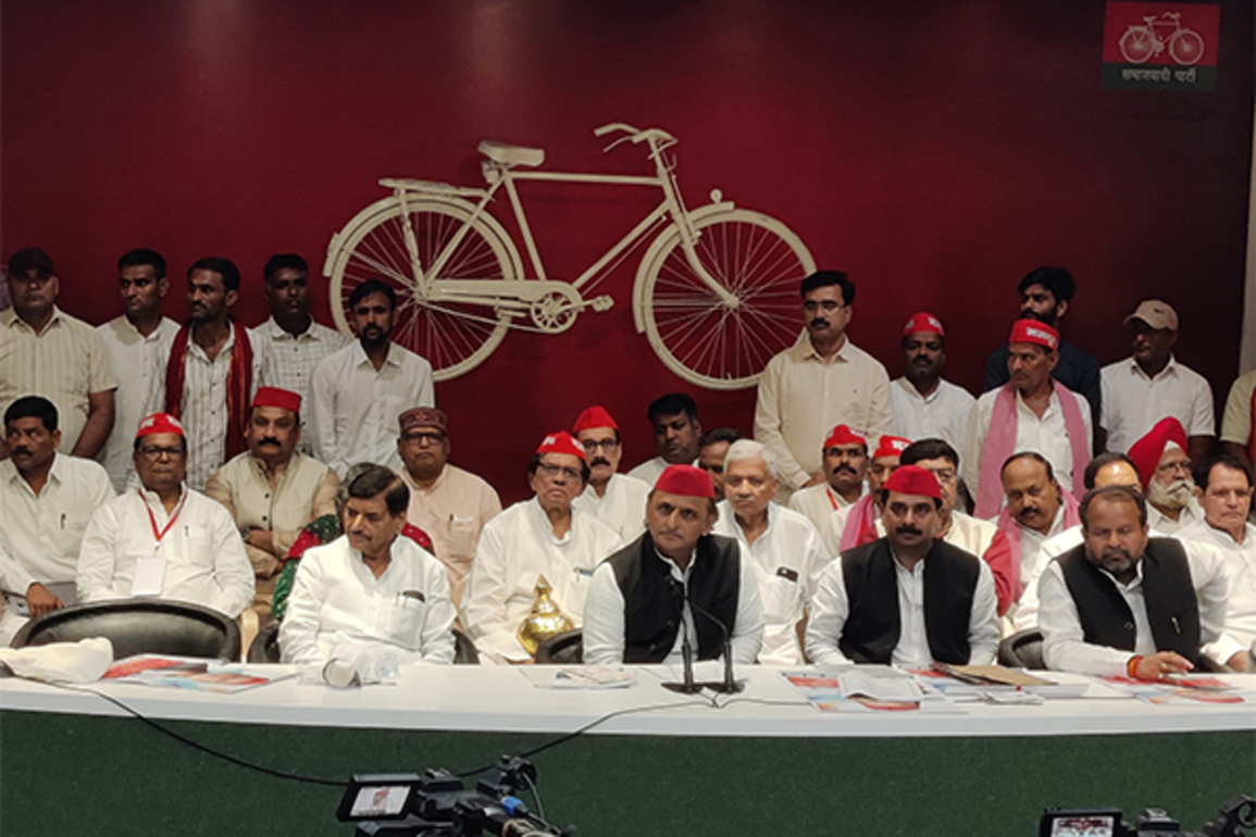"Couldn't even made a sutli bomb," Akhilesh Yadav accuses BJP of failimg promise on manufacturing defence equipment in UP