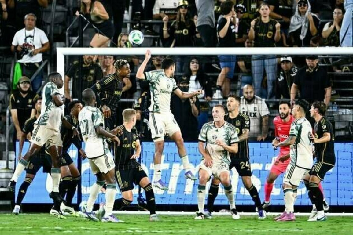 Late-first-half goal carries Timbers to win over LAFC
