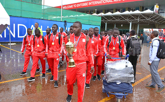 Ttiitmu ya Cranes U17 nga baakatuuka ku kisaawe. Baakomyeyo na buwanguzi bwe baakubye Ethiopia ggoolo 3-1 Ttiitmu ya Cranes U17 nga baakatuuka ku kisaawe. Baakomyeyo na buwanguzi bwe baakubye Ethiopia ggoolo 3-1